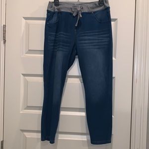 Hue capri legging size Large